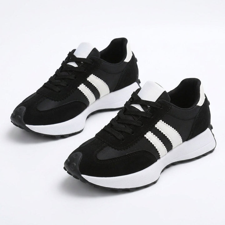 Guenievre — Cushioned Support Trainers (2), Moraine Fashion